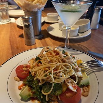 Hillstone Restaurant - Thai chicken & Noodle Salad - New American Near Me - Winter Park, Florida Hillstone Restaurant - Thai chicken & Noodle Salad - New American Near Me - Winter Park, Florida