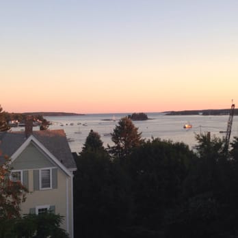 Topside Inn - Bay view - Bed & Breakfast Near Me - Boothbay Harbor, Maine