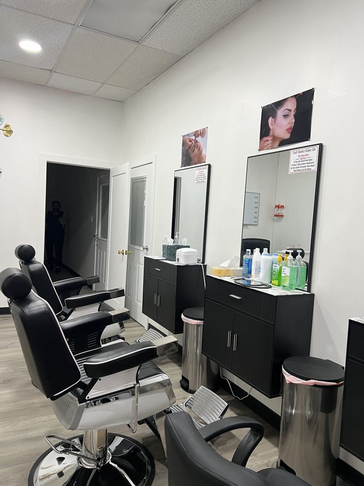 Pari Beauty Salon Logo