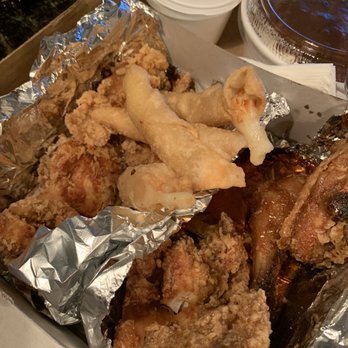 Itchy Butt - Whole chicken, half regular half garlic - Korean Near Me - Honolulu, Hawaii
