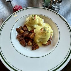 Cassidy's Cafe - The BEST BENNIES EVER!!!