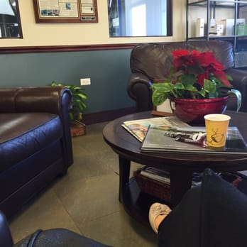 Simon's Shine Shop - Waiting area is very cozy. - Body Shops Near Me - Chicago, Illinois Simon's Shine Shop - Waiting area is very cozy. - Body Shops Near Me - Chicago, Illinois