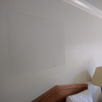 Best Western Colonial Inn - You can see the missing pictures but the photo doesn't do the bed head justice which was falling off the wall. - Hotels Near Me - Selma, California