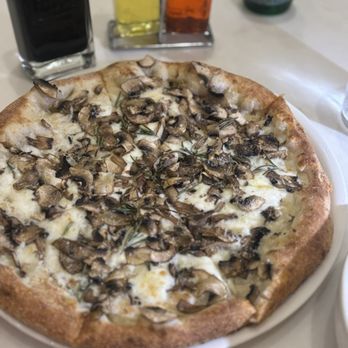 Oliva Kitchen - Pizza Funghi - Italian Near Me - Mérida, YUC