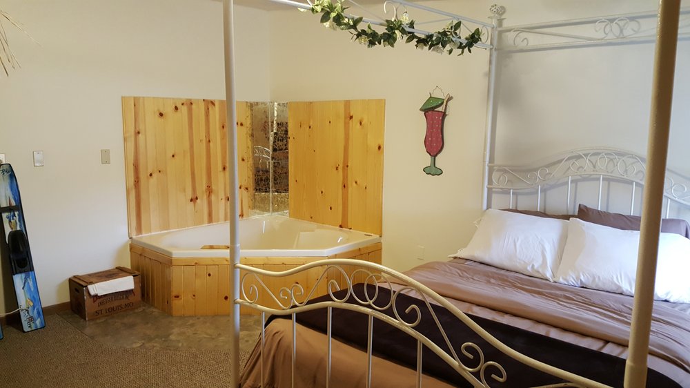 COUNTRY CABINS MOTEL Updated September 2024 18 Photos 25119 US