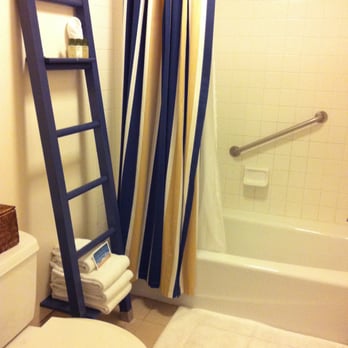 Pavilion Hotel - Bathroom - Very clean! - Hotels Near Me - Avalon, California