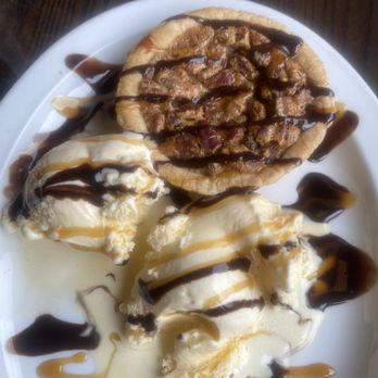 Tin Kitchen - Chocolate Pecan Pie - Barbeque Near Me - Weston, Missouri