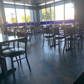 Neil St Blues - Spacious. Good for large groups. I've walked passed this place previously at night and it was crowded.   This was taken around 4pm - Cocktail Bars Near Me - Champaign, Illinois