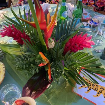 Bevess Floral - Center piece with mini pineapple - Florists Near Me - Santa Rosa, California Bevess Floral - Center piece with mini pineapple - Florists Near Me - Santa Rosa, California