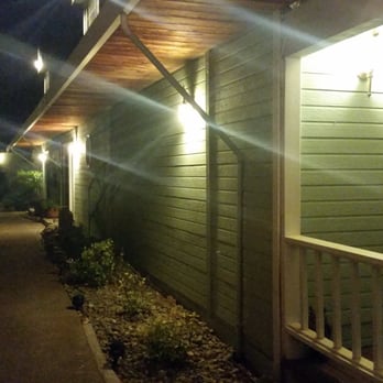 Berkshire Inn - Beautiful grounds, clean, well kept and cozy - Hotels Near Me - Groveland, California Berkshire Inn - Beautiful grounds, clean, well kept and cozy - Hotels Near Me - Groveland, California