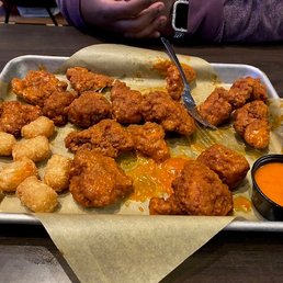 4 wings fresh wings, the rest were "sent back" wings that were REFRIED. Yes you read that correctly, REFRIED!