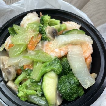 Hunan Cafe - Shrimp with vegetables in white sauce - Chinese Near Me - Centreville, Virginia Hunan Cafe - Shrimp with vegetables in white sauce - Chinese Near Me - Centreville, Virginia
