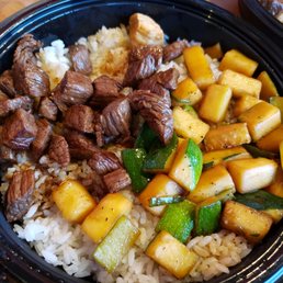 Steak bowl with zucchini and white rice and ginger sauce
