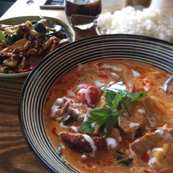 Kinn -Thai Restaurant - Duck curry and cashew nut stir fry - Thai Near Me - Kotara, NSW