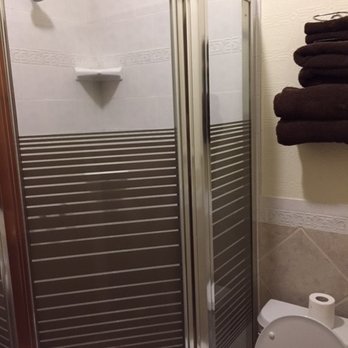 Burge Hotel - shower with good hot water! - Hotels Near Me - Holyoke, Colorado