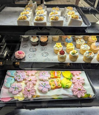 Puffy Muffin Bakery & Restaurant by null