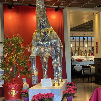 Mayflower Restaurant - I think this disco giraffe is their mascot - Seafood Near Me - Dublin, California