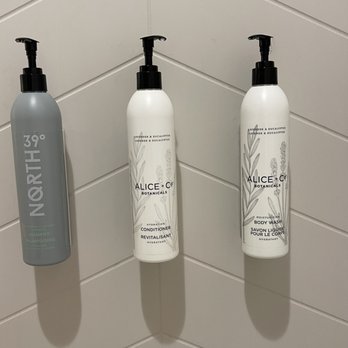 Fairfield by Marriott Inn & Suites Fayetteville - Bathroom shampoo/conditioner/shower gel - Hotels Near Me - Fayetteville, Arkansas Fairfield by Marriott Inn & Suites Fayetteville - Bathroom shampoo/conditioner/shower gel - Hotels Near Me - Fayetteville, Arkansas
