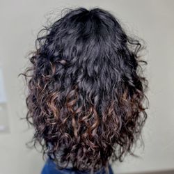 Mis Raices Hair Studio