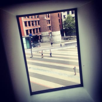 Den Bell - Zicht op het binnenplein - Public Services & Government Near Me - Antwerp, VAN