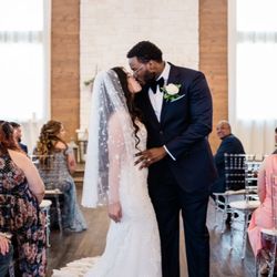 Hidden Pines Chapel | Hurst - Ceremony space makes for great pictures