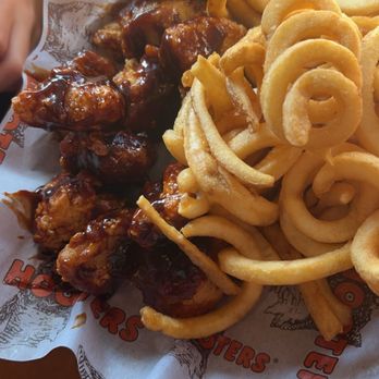 Hooters - Boneless Wings with Sweet BBQ. 7/10. A little chewy - American Near Me - Tampa, Florida