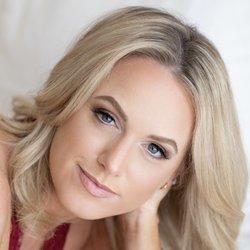 Beautiful Faces - Makeup application