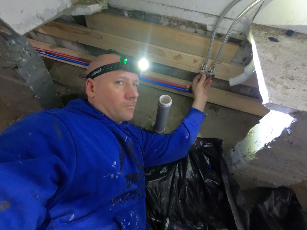 Slide of Cronos Renovations