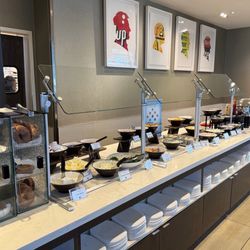 Delta Sky Club - Food area