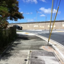 Moanalua Access Path - Approaching sidewalk entrance to path