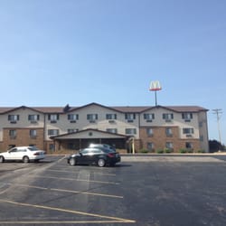 Super 8 Motel - The view from the Parking lot