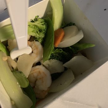 China Cafe - shrimp, broccoli, carrots, and celery - Chinese Near Me - Porterville, California