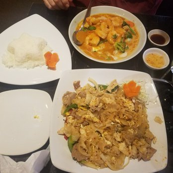 Bangkok Square - Drunken noodles and  shrimp with awesome sauce - Thai Near Me - Gainesville, Florida