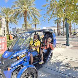 Electric Vegas Rentals - Awesome couple about to cruise downtown and the strip on their EVR rental