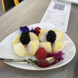 Kombu Sushi - Yuzu mochi ice cream