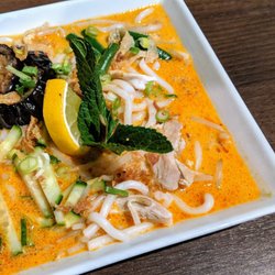 Momo Cafe - Malaysian laksa with udon noodles