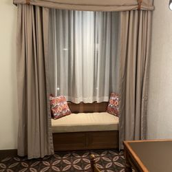 迪士尼探索家度假酒店 - Seating area in room