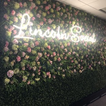 Lincoln Social Rooftop - Super cute floral wall when you get upstairs! - American Near Me - Columbus, Ohio Lincoln Social Rooftop - Super cute floral wall when you get upstairs! - American Near Me - Columbus, Ohio