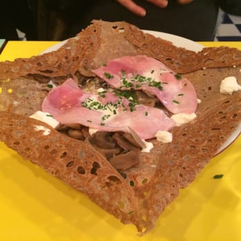 Crêperie Bretonne Annaick - La bergere: mushrooms, onions, goat's cheese, chive, ham and cream - Creperies Near Me - Collioure, 66