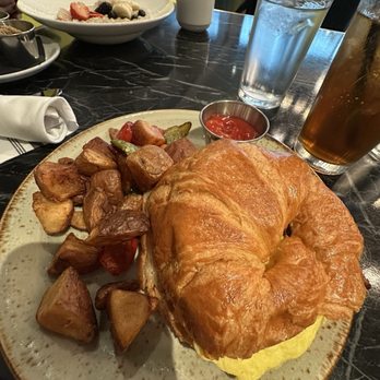 Metropole Bar & Kitchen - Breakfast Sandwich with bacon - American Near Me - Los Angeles, California Metropole Bar & Kitchen - Breakfast Sandwich with bacon - American Near Me - Los Angeles, California