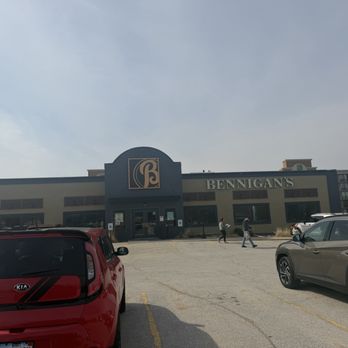 Bennigan's - Front of building - American Near Me - Urbandale, Iowa