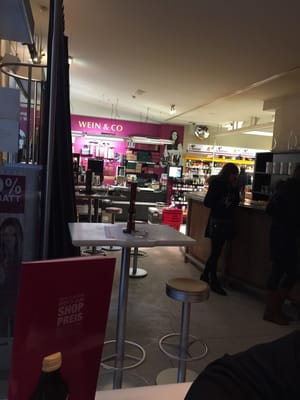 WEIN & CO Wien Stephansplatz – Weinbar & Flagshipstore by null