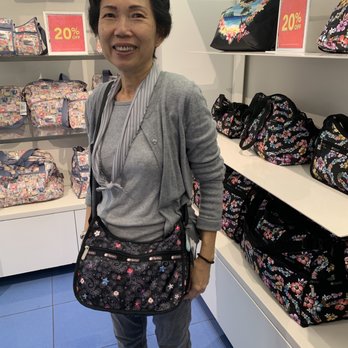 LeSportsac - Very nice sales lady modeling for my moms new bag - Accessories Near Me - Honolulu, Hawaii