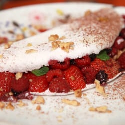 Deli Fresh Food - Tapioca com frutas vermelhas e castanhas
