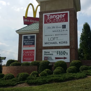 Buckle - Sign leading into the outlets.. - Outlet Stores Near Me - Mebane, North Carolina