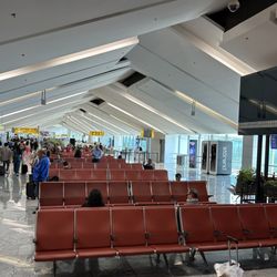 Aeropuerto Internacional de Guadalajara - Concourse C main waiting area ... well lit and spacious.