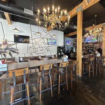 410 Social - Indoor dining tables - Sports Bars Near Me - Berlin, Maryland