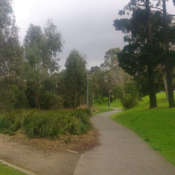 Edwardes Lake Park - Path around the lake - Parks Near Me - Reservoir, VIC