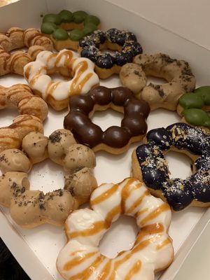 Hookt Doughnuts Catering by null