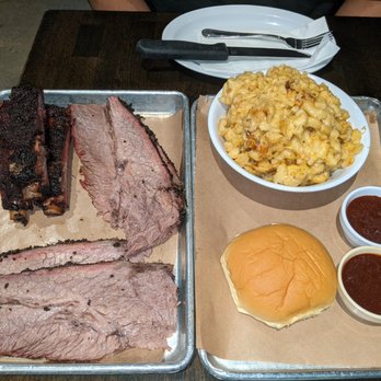 Bludso's BBQ - Brisket, ribs, mac & cheese, potato roll, regular & spicy BBQ sauce - Barbeque Near Me - Los Angeles, California Bludso's BBQ - Brisket, ribs, mac & cheese, potato roll, regular & spicy BBQ sauce - Barbeque Near Me - Los Angeles, California